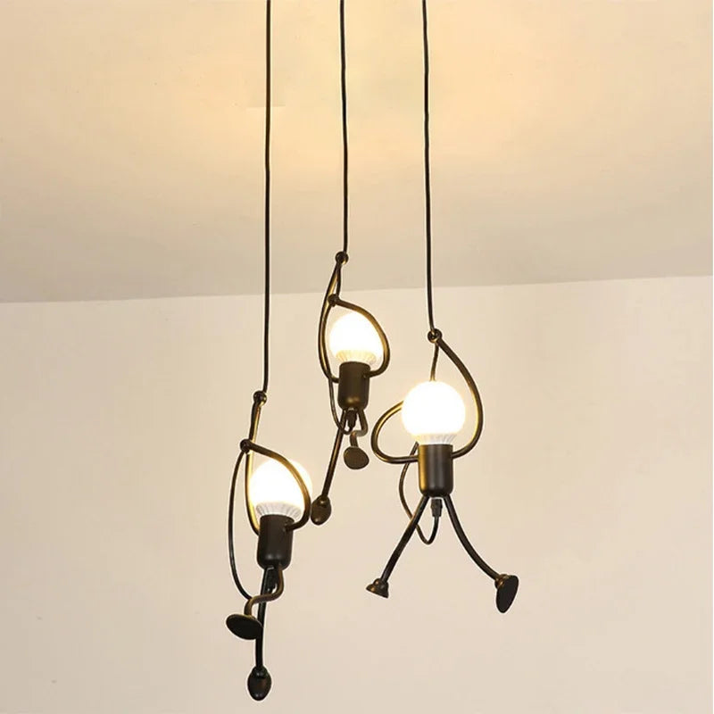 Lustre Iron Art, Lustre Moderno, Lustre Pequeno Homem, Lustre Decorativo, Lustre para Quarto Infantil, Lustre Criativo, Lustre de Ferro, Lustre com Resina, Lustre Design Exclusivo, Lustre Artístico, Lustre Base E27, Lustre Durável, Lustre Versátil, Lustre Preto, Lustre Infantil Moderno, Lustre para Quarto, Lustre para Escritório, Lustre Funcional, Lustre Estilo Contemporâneo, Lustre Charme Lúdico. Center Doce Lar