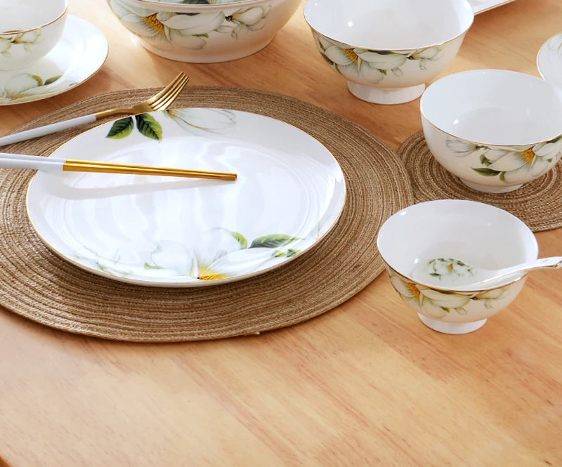 Prato Redondo em Porcelana Fina – Detalhe Floral com Borda Dourada