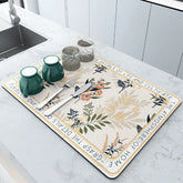 Tapete escorredor prático, alta absorção, escorredor moderno, estilo elegante, retenção de líquidos, fácil de limpar, organização de cozinha, proteção para pia, antiderrapante, lavável, escorredor funcional, decoração para balcão, tapete durável, design sofisticado, toque moderno, eficiência na secagem, multifuncional, ideal para utensílios, cozinha organizada, acessório prático. Center Doce Lar.