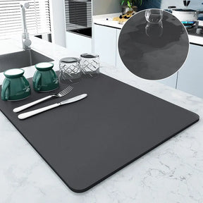 Tapete escorredor multifuncional, prático e moderno, cozinha organizada, alta absorção, proteção para balcão, design versátil, antiderrapante, secagem eficiente, tapete decorativo, retenção de líquidos, ideal para pia, fácil de limpar, acessório para cozinha, organização inteligente, tapete durável, estilo funcional, decoração moderna, escorredor de louças, fácil manutenção, tapete essencial. Center Doce Lar.