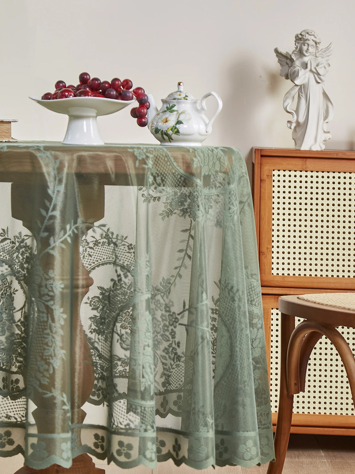 Toalha de Mesa Redonda Verde com Renda Floral 