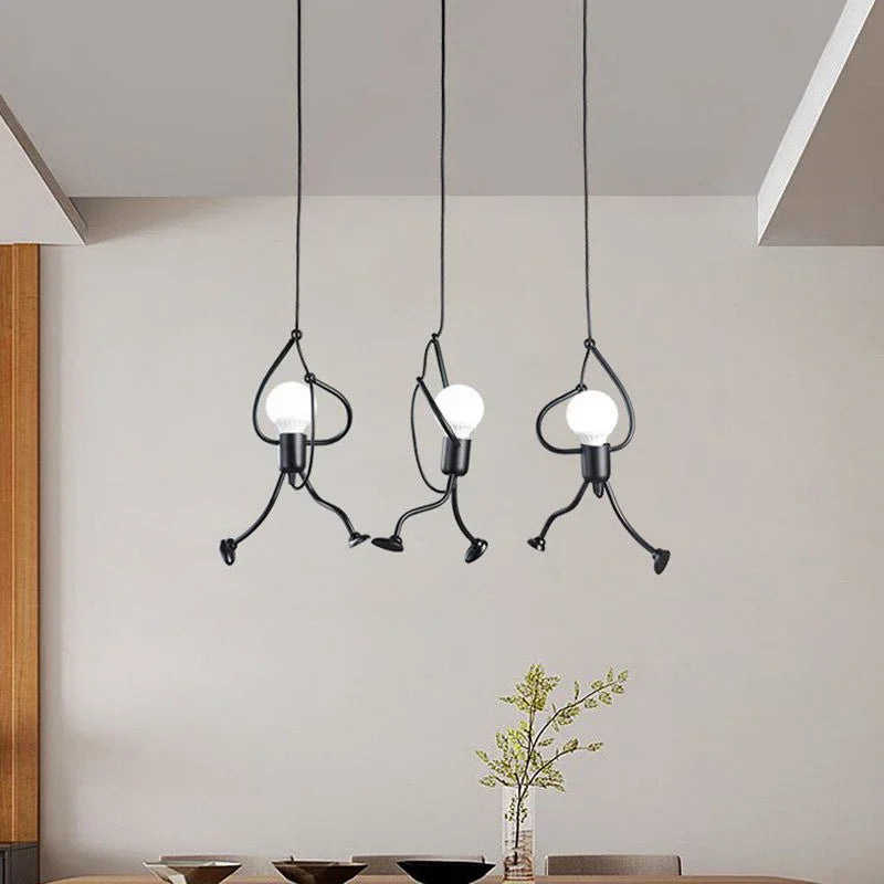 Lustre Iron Art, Lustre Moderno, Lustre Pequeno Homem, Lustre Decorativo, Lustre para Quarto Infantil, Lustre Criativo, Lustre de Ferro, Lustre com Resina, Lustre Design Exclusivo, Lustre Artístico, Lustre Base E27, Lustre Durável, Lustre Versátil, Lustre Preto, Lustre Infantil Moderno, Lustre para Quarto, Lustre para Escritório, Lustre Funcional, Lustre Estilo Contemporâneo, Lustre Charme Lúdico. Center Doce Lar