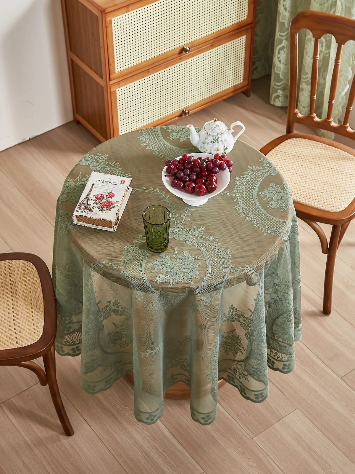 Toalha de Mesa Redonda Verde com Renda Floral 