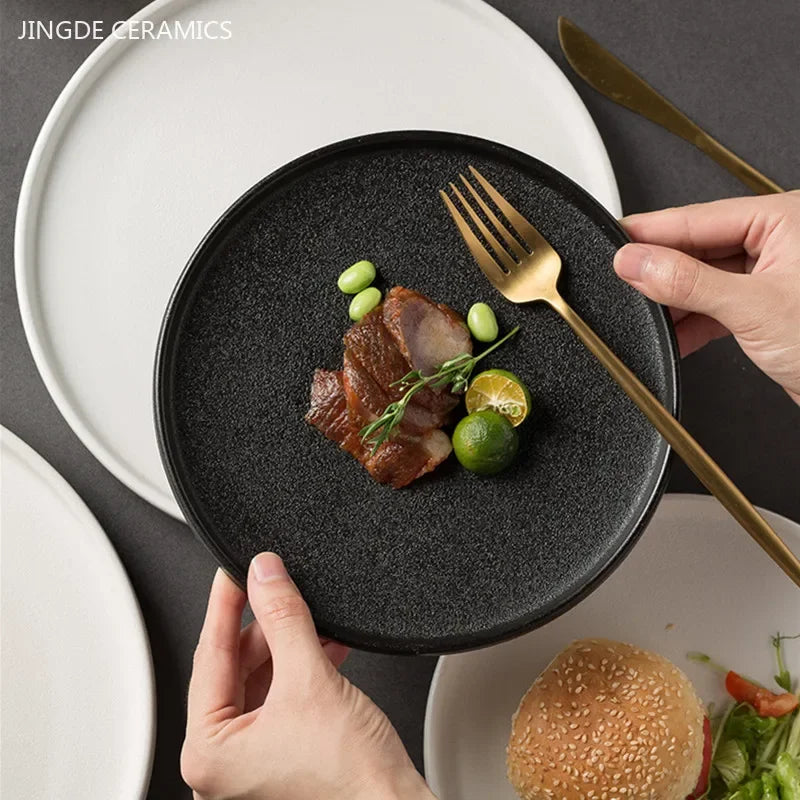 Prato Raso Japonês em Cerâmica Fosca – Preto Minimalista