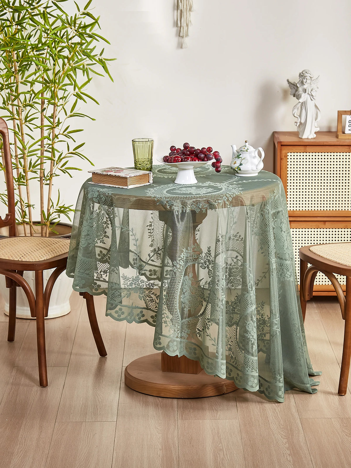 Toalha de Mesa Redonda Verde com Renda Floral 