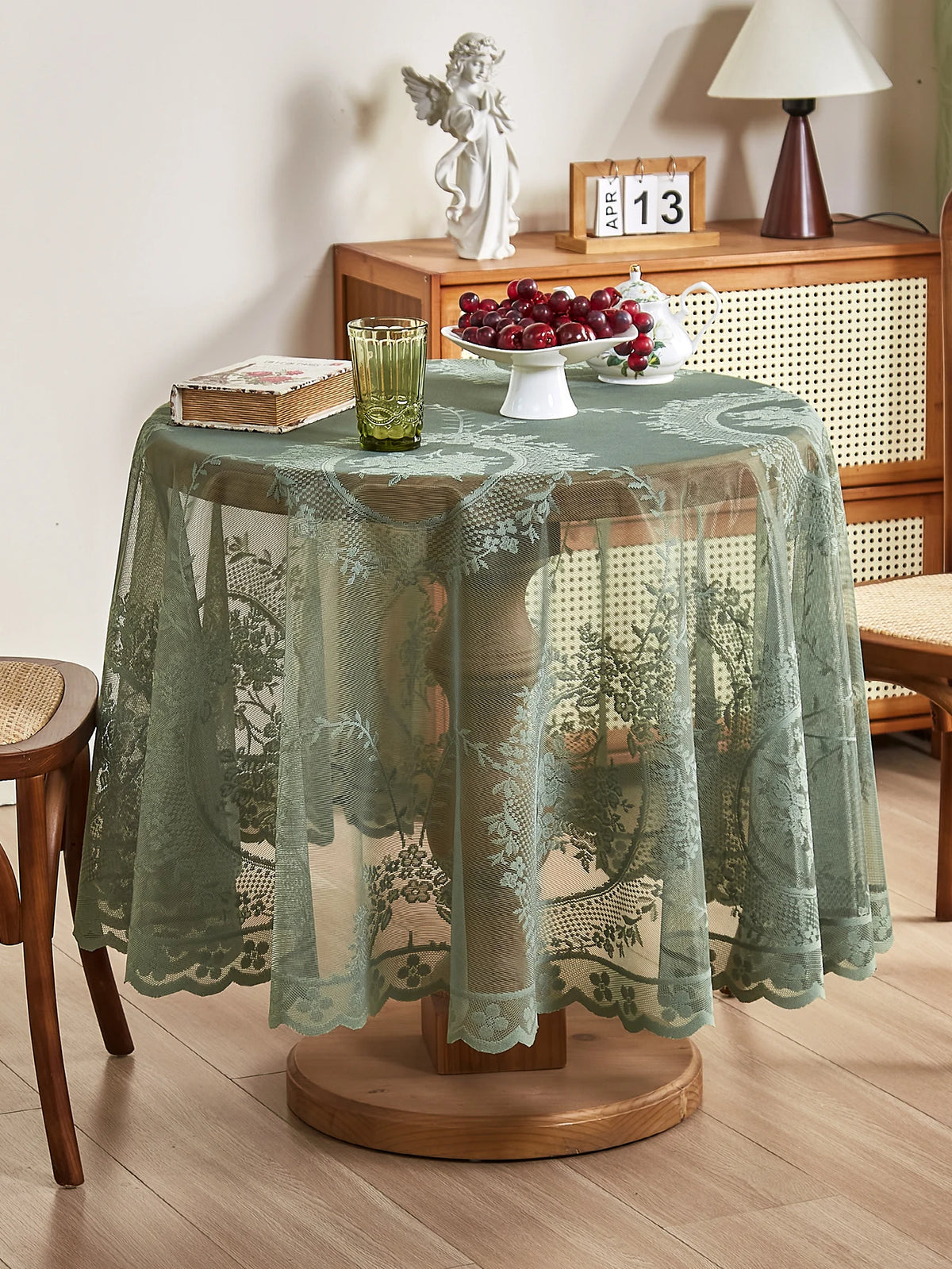 Toalha de Mesa Redonda Verde com Renda Floral 