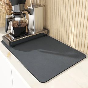 Tapete escorredor multifuncional, prático e moderno, cozinha organizada, alta absorção, proteção para balcão, design versátil, antiderrapante, secagem eficiente, tapete decorativo, retenção de líquidos, ideal para pia, fácil de limpar, acessório para cozinha, organização inteligente, tapete durável, estilo funcional, decoração moderna, escorredor de louças, fácil manutenção, tapete essencial. Center Doce Lar.