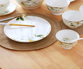 Prato Redondo em Porcelana Fina – Detalhe Floral com Borda Dourada